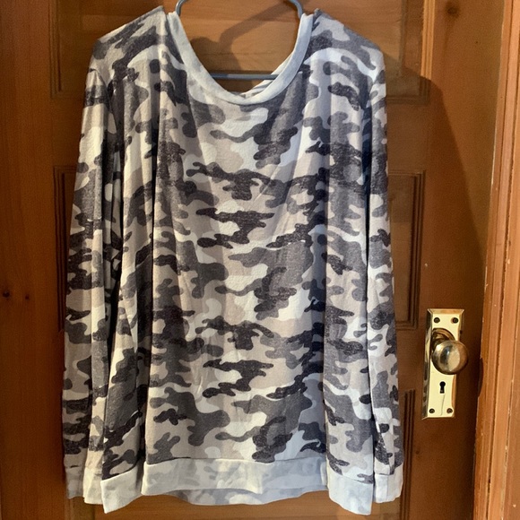 Zyia Camo oversized shirt - Picture 1 of 2